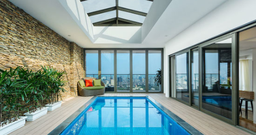 Bên trong penthouse cao cấp có bể bơi trong nhà